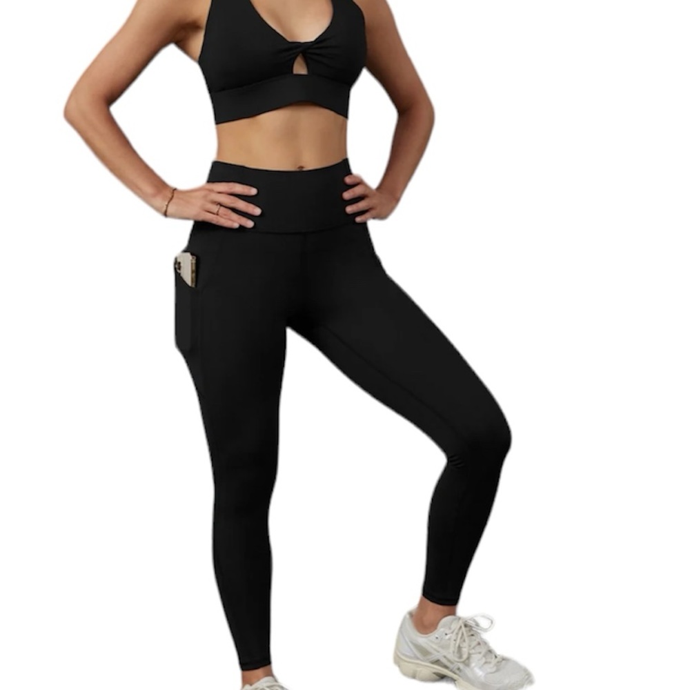 NWT Fabletics Woman’s PureLuxe Oasis Black High Waisted Leggings Size Medium 7/8